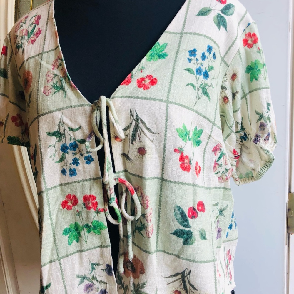 Floral Tie-Front Women’s Top in Cream